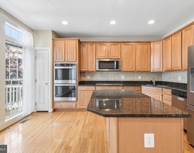 7979 Vigne Court - Photo Thumbnail 13