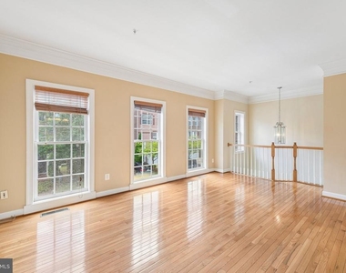 7979 Vigne Court - Photo Thumbnail 5