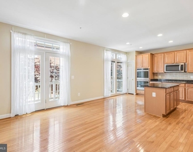 7979 Vigne Court - Photo Thumbnail 16