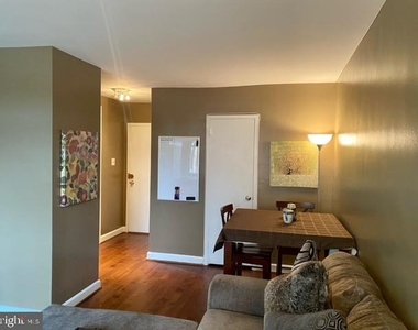 1011 Arlington Boulevard - Photo Thumbnail 6