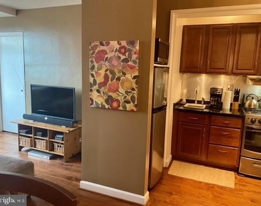 1011 Arlington Boulevard - Photo Thumbnail 4