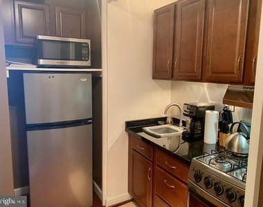 1011 Arlington Boulevard - Photo Thumbnail 2