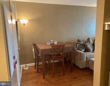 1011 Arlington Boulevard - Photo Thumbnail 5