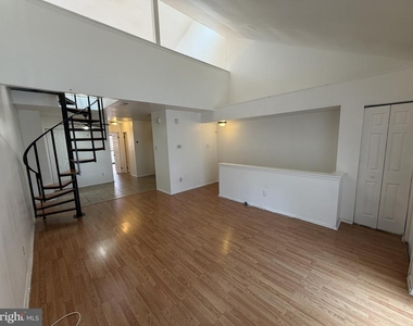 7751 Oxford Avenue - Photo Thumbnail 3