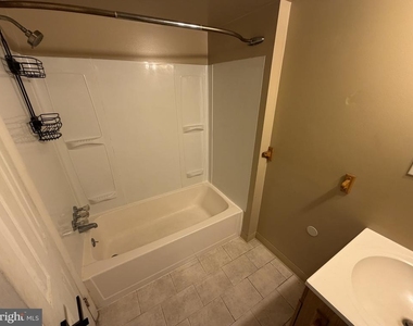 7751 Oxford Avenue - Photo Thumbnail 12