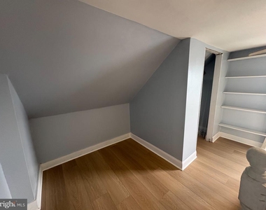 7916 Craig Street - Photo Thumbnail 5