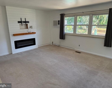 3555 Churchill Lane - Photo Thumbnail 4