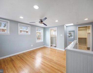 715 Rodman Street - Photo Thumbnail 3