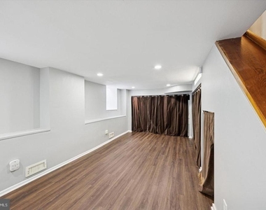 715 Rodman Street - Photo Thumbnail 12