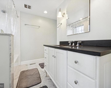 715 Rodman Street - Photo Thumbnail 6