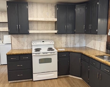 1191 Lancaster Pike - Photo Thumbnail 2