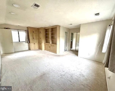 165 Sayre Drive - Photo Thumbnail 11