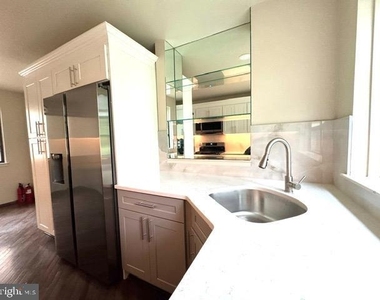 165 Sayre Drive - Photo Thumbnail 4