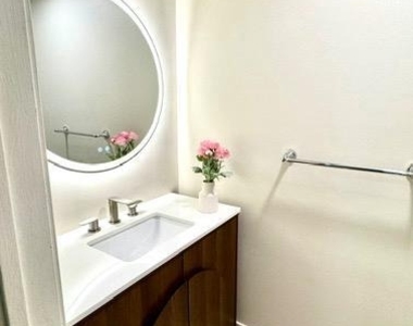 165 Sayre Drive - Photo Thumbnail 5