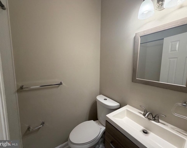 319 Academy Street - Photo Thumbnail 4