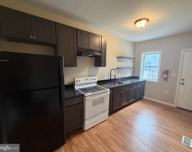 319 Academy Street - Photo Thumbnail 9