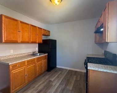 345 Woodland Street - Photo Thumbnail 5