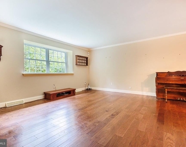 2294 Linden Avenue - Photo Thumbnail 10