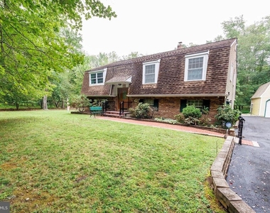 2294 Linden Avenue - Photo Thumbnail 3