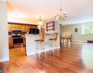 2294 Linden Avenue - Photo Thumbnail 14