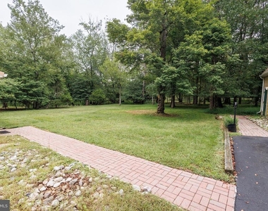 2294 Linden Avenue - Photo Thumbnail 7