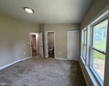 326 Sumach Street - Photo Thumbnail 10