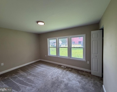 326 Sumach Street - Photo Thumbnail 8
