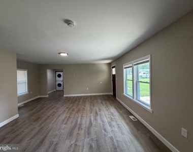 326 Sumach Street - Photo Thumbnail 1