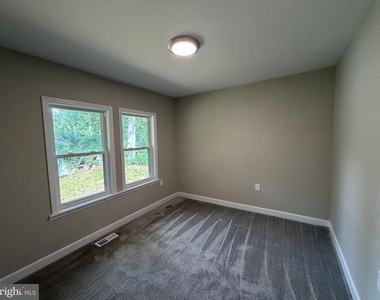 326 Sumach Street - Photo Thumbnail 5