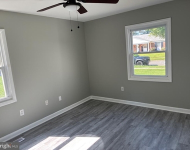 18 Glover Lane - Photo Thumbnail 9