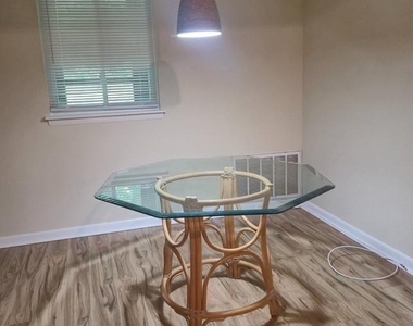 411 Stiles Avenue - Photo Thumbnail 4