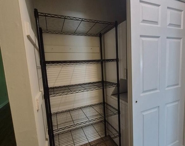 411 Stiles Avenue - Photo Thumbnail 8