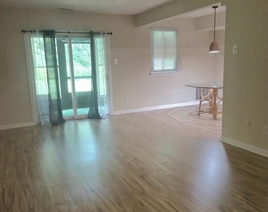 411 Stiles Avenue - Photo Thumbnail 3