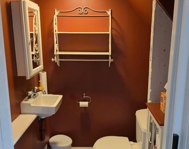 9 Walnut Street - Photo Thumbnail 6