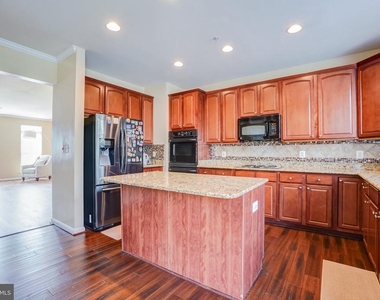 5408 Hartfield Avenue - Photo Thumbnail 9