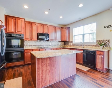 5408 Hartfield Avenue - Photo Thumbnail 11