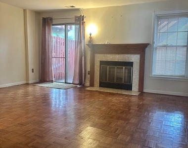 16424 Pleasant Hill Court - Photo Thumbnail 2