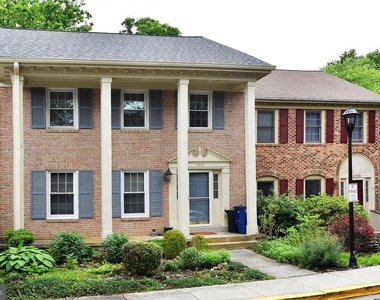 10121 Crestberry Place - Photo Thumbnail 1