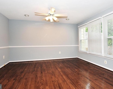 10121 Crestberry Place - Photo Thumbnail 17
