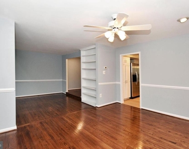 10121 Crestberry Place - Photo Thumbnail 16