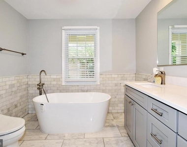 10121 Crestberry Place - Photo Thumbnail 25