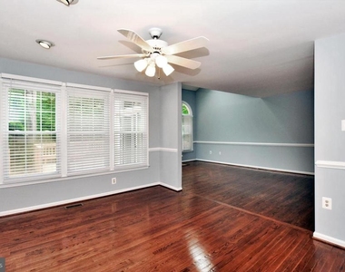 10121 Crestberry Place - Photo Thumbnail 15