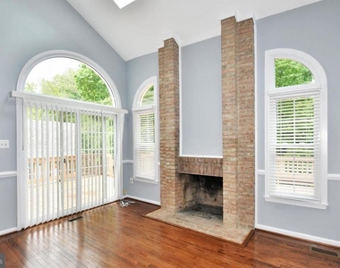 10121 Crestberry Place - Photo Thumbnail 19