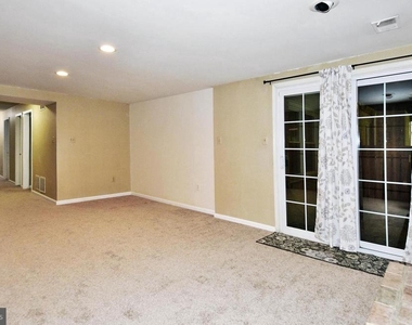 10121 Crestberry Place - Photo Thumbnail 33