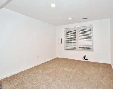 10121 Crestberry Place - Photo Thumbnail 34