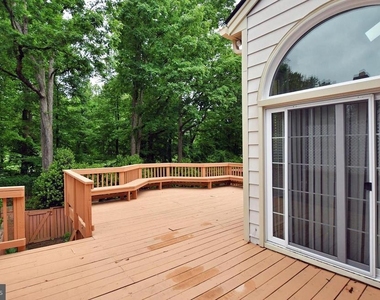 10121 Crestberry Place - Photo Thumbnail 14