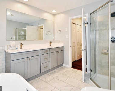 10121 Crestberry Place - Photo Thumbnail 26