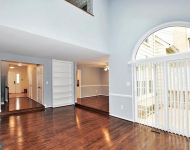 10121 Crestberry Place - Photo Thumbnail 20