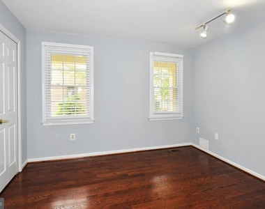 10121 Crestberry Place - Photo Thumbnail 30