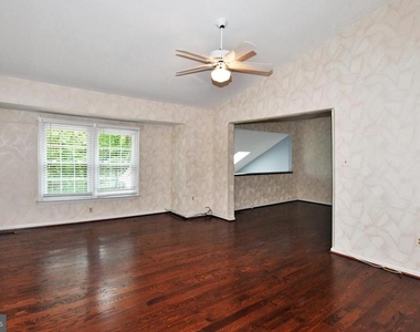 10121 Crestberry Place - Photo Thumbnail 23